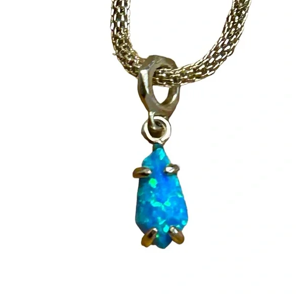 Kendra Scott Gold Hailey Necklace in Aqua Howlit - Picture 6 of 12